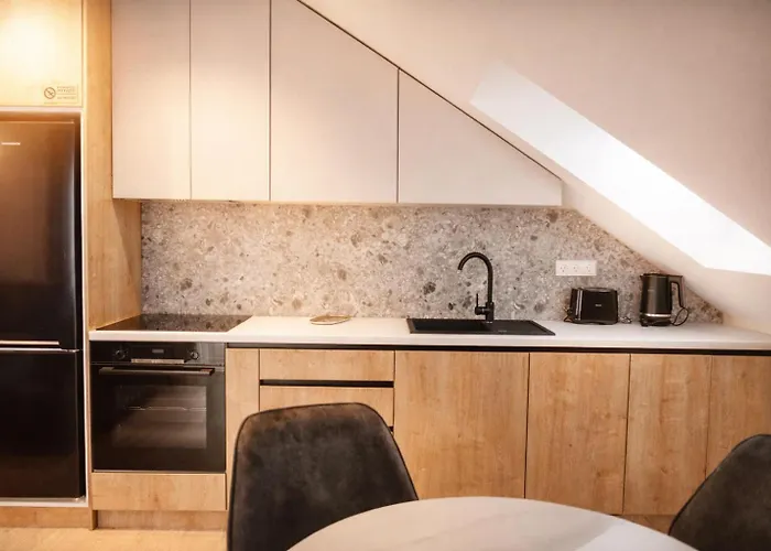 Apartment Cometei 3 *